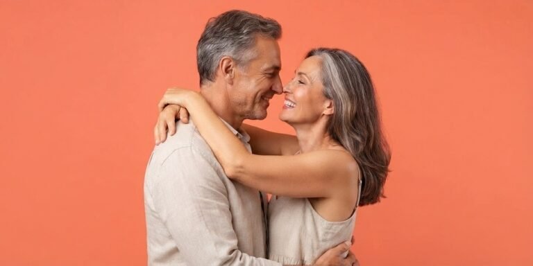 sexo a los 50 intimia Sex Shop Online y Tienda Erótica: Juguetes Sexuales y Productos Eróticos Bienvenido a Intimia, tu sex shop online y tienda erótica, donde encontrarás una amplia selección de juguetes sexuales, productos eróticos y accesorios para adultos. Hemos creado nuestra tienda online para que puedas comprar de forma cómoda, discreta y segura desde cualquier lugar de España y Portugal. En nuestro sex shop online encontrarás diferentes categorías de productos para adultos, tanto para parejas como para uso individual. Disponemos de juguetes sexuales, vibradores, estimuladores, masajeadores, succionadores, productos de bienestar íntimo, lubricantes, cosmética íntima, accesorios y muchas otras opciones. Juguetes sexuales para todos los gustos Los juguetes sexuales se han convertido en productos habituales dentro del bienestar íntimo. En Intimia puedes descubrir diferentes tipos de vibradores, estimuladores, masajeadores y otros productos diseñados para explorar nuevas sensaciones. Encontrarás vibradores para mujer, vibradores compactos, vibradores recargables, vibradores con diferentes intensidades, estimuladores de clítoris, succionadores de clítoris, masajeadores íntimos y juguetes para parejas. También puedes encontrar juguetes sexuales para parejas, productos para regalar y diferentes accesorios para disfrutar de una experiencia íntima más completa. Marcas de sex shop y productos eróticos En nuestra tienda erótica trabajamos con algunas de las marcas más conocidas del sector del bienestar íntimo. Entre ellas puedes encontrar productos de Satisfyer, LELO, Womanizer, Lovense, We-Vibe, Fun Factory, Svakom, Tenga, Womanizer, Durex, Control, Bijoux Indiscrets y otras marcas especializadas. Dentro de nuestro catálogo podrás descubrir productos de Satisfyer, incluyendo diferentes modelos de estimuladores y juguetes sexuales. También encontrarás productos LELO, conocidos por sus diseños y diferentes tecnologías de estimulación. Si buscas un succionador Satisfyer, un vibrador Satisfyer, un estimulador Womanizer, un producto LELO o un juguete para parejas We-Vibe, puedes consultar las diferentes opciones disponibles en nuestro catálogo. Sex shop online con compra discreta Comprar en un sex shop online debe ser una experiencia sencilla y discreta. Por eso en Intimia cuidamos especialmente la privacidad durante el proceso de compra y envío. Realizamos envíos discretos para que puedas recibir tus productos sin referencias innecesarias al contenido del pedido. Puedes comprar juguetes sexuales online, vibradores, estimuladores, lubricantes y otros productos eróticos desde la comodidad de tu casa. Nuestra tienda online está pensada para que puedas consultar las características de cada producto, comparar diferentes modelos y elegir el juguete sexual que mejor se adapte a tus necesidades. Tienda erótica online En Intimia encontrarás una tienda erótica online con productos para diferentes preferencias y necesidades. Nuestro catálogo incluye juguetes eróticos, juguetes sexuales, vibradores, estimuladores, masajeadores, succionadores, lubricantes y accesorios para adultos. Si estás buscando un sex shop cerca de mí, una tienda de juguetes sexuales o simplemente prefieres comprar desde casa, nuestra tienda online te permite realizar tu pedido de forma rápida y discreta. Puedes encontrar productos para mujer, productos para hombre, productos para parejas y diferentes opciones de bienestar íntimo. Vibradores y estimuladores Los vibradores son uno de los productos más buscados en cualquier sex shop online. Existen diferentes formatos, tamaños, materiales y funciones, desde pequeños vibradores hasta modelos recargables con múltiples programas. También puedes encontrar estimuladores de clítoris, succionadores, vibradores para parejas, masajeadores íntimos y productos diseñados para explorar diferentes formas de estimulación. Entre las búsquedas más habituales se encuentran vibrador mujer, vibrador recargable, vibrador pequeño, vibrador potente, vibrador para parejas, estimulador de clítoris, succionador de clítoris, masajeador íntimo y juguetes sexuales para mujer. Productos para parejas Un sex shop online también puede ser un lugar para descubrir productos pensados para compartir en pareja. En Intimia encontrarás juguetes para parejas, vibradores para parejas, anillos vibradores, estimuladores y otros accesorios. Los productos para parejas pueden ser una forma de incorporar nuevas experiencias a la intimidad y descubrir diferentes posibilidades juntos. Lubricantes y bienestar íntimo Además de juguetes sexuales, una tienda erótica puede ofrecer productos relacionados con el bienestar íntimo. En Intimia puedes encontrar lubricantes, cosmética íntima y diferentes accesorios complementarios. Puedes consultar las características de cada producto y elegir entre diferentes formatos y composiciones según tus preferencias. Comprar juguetes sexuales online Comprar juguetes sexuales online permite comparar productos, marcas, características y precios antes de realizar un pedido. En Intimia puedes consultar nuestro catálogo y descubrir productos de diferentes categorías. Si buscas sex shop online España, sex shop online barato, tienda erótica online, juguetes sexuales online, productos eróticos, vibradores online, succionadores, estimuladores, lubricantes o productos para parejas, puedes encontrar diferentes alternativas en nuestro catálogo. También ofrecemos envíos a España y Portugal, con opciones de entrega mediante empresas de transporte como NACEX y SEUR según la zona y las condiciones del pedido. Tu tienda online de productos eróticos Intimia nace con el objetivo de ofrecer una experiencia de compra sencilla, discreta y segura para quienes buscan productos eróticos y juguetes sexuales online. Explora nuestras categorías, descubre nuevas marcas y encuentra el producto que estás buscando en nuestro sex shop online. Sex shop online, tienda erótica, juguetes sexuales, vibradores, estimuladores, succionadores, masajeadores, lubricantes, productos eróticos y juguetes para parejas: descubre todo lo que puedes encontrar en Intimia.